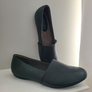 Euro Soft Slip On Shoes Womens Size 9 NEW